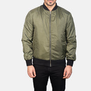 Detalle de cerca of Varsity &amp; Zipper Hardware on Men's Zack Verde Cazadora Bomber de Cuero para Hombre