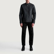 Detalle de cerca of Snap Button &amp; Zipper Hardware on Zen Tumbled Negro Chaqueta Biker de Cuero para Hombre
