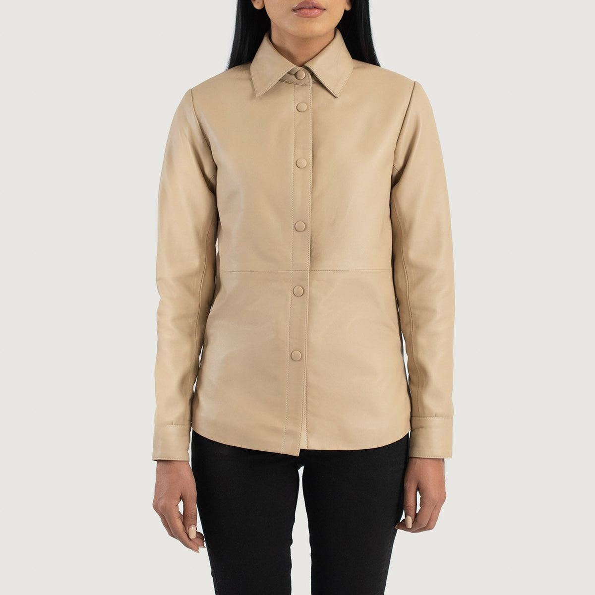 Detalle de cerca of Shirt &amp; Leather Buttons Hardware on Women's Zenith Beige Leather Shirt Jacket