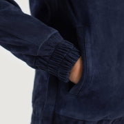 Vista interior Showing Polyester Lining &amp; Dos bolsillos interiores utilitarios